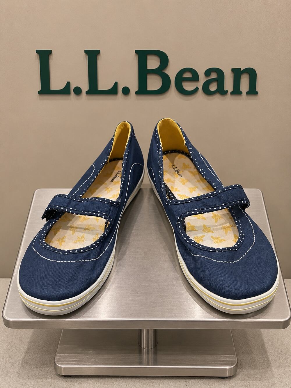L.L.Bean Navy Canvas Mary Jane Flats Bee Print Women’s 8.5 Medium
